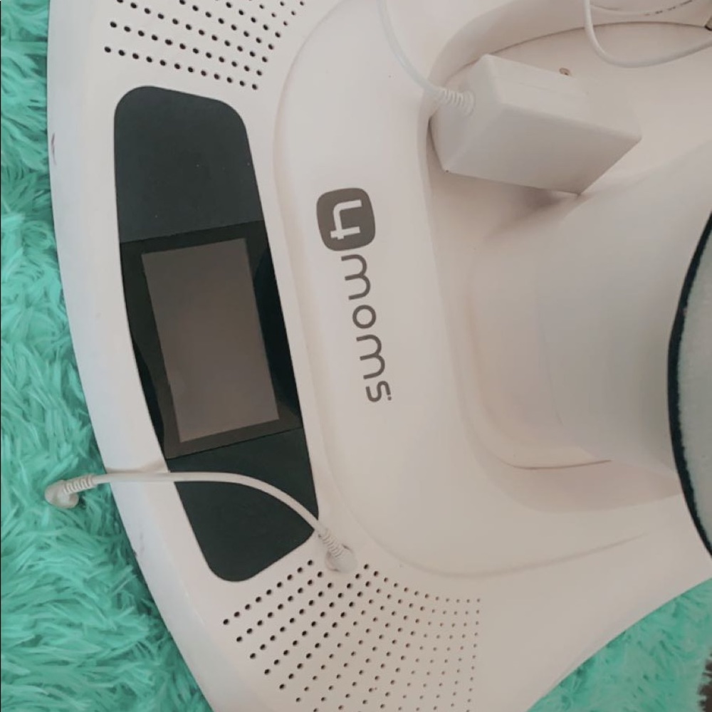 4 moms swing with Bluetooth, adapter, AUX cord, and washable cover - Picture 3 of 3